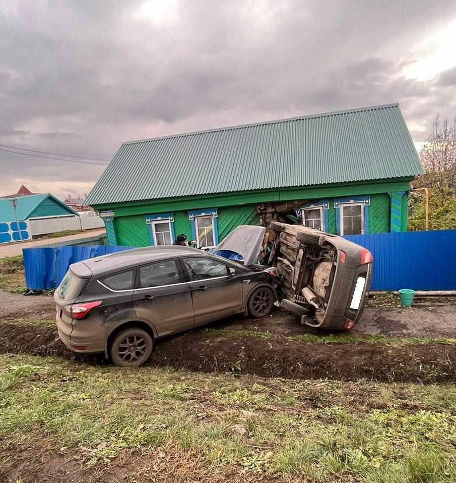 Один из участников ДТП с пробитым домом в Альметьевском районе был пьян |  21.10.2023 | Альметьевск - БезФормата