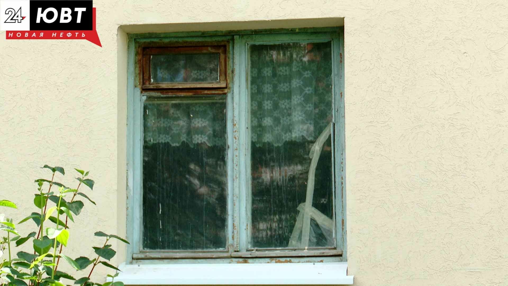 Жителей одного из домов Альметьевска мучает запах разложившегося трупа