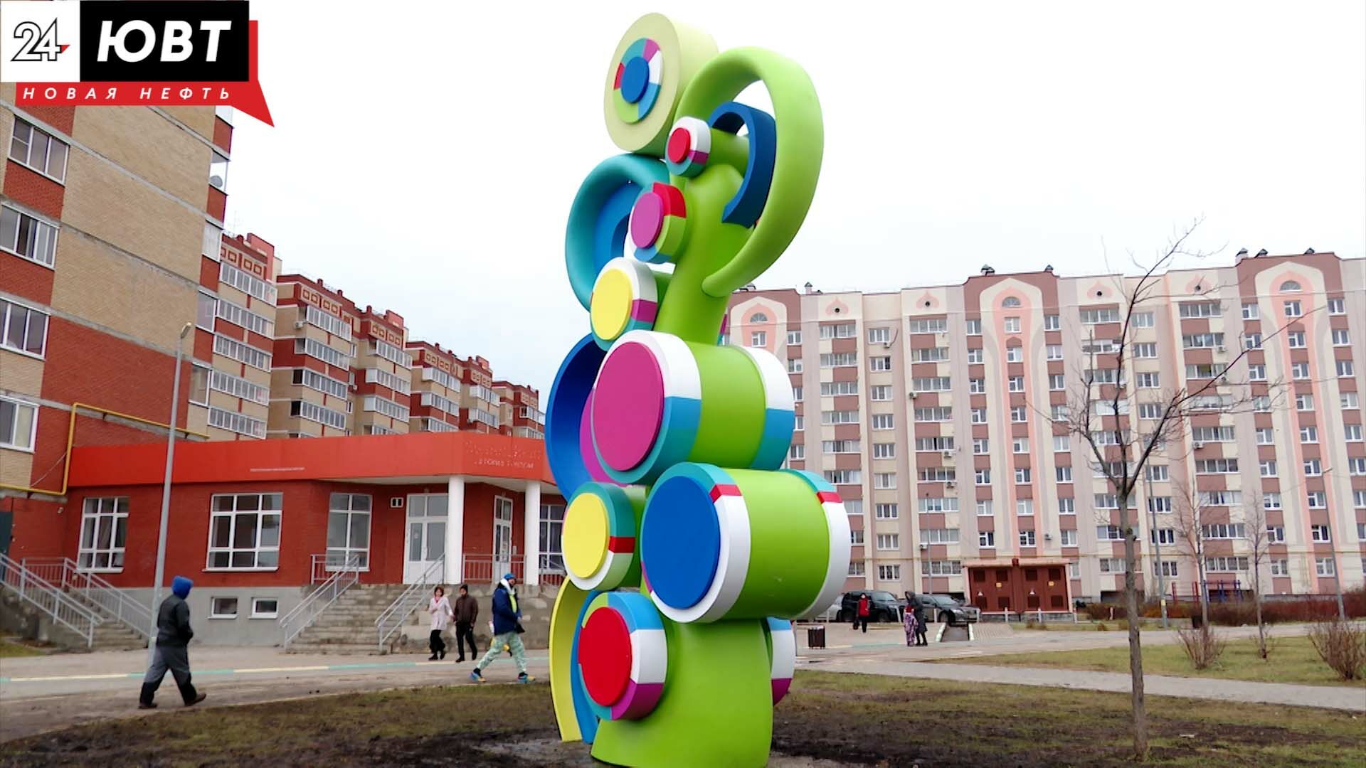 Новую скульптуру «Яблоня» презентовали в Альметьевске