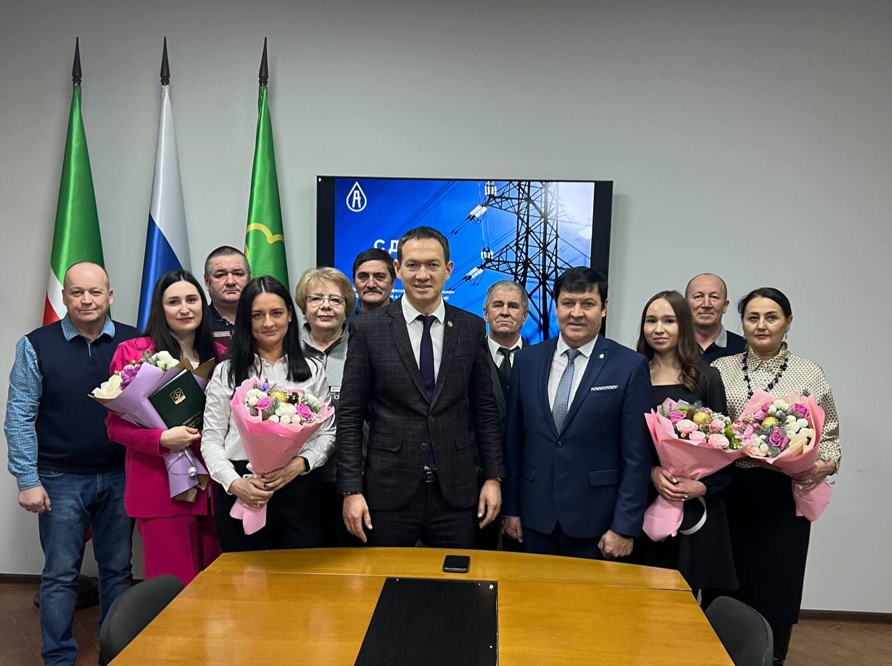 Глава Альметьевского муниципального района поздравил работников энергетической сферы с профессиональным праздником