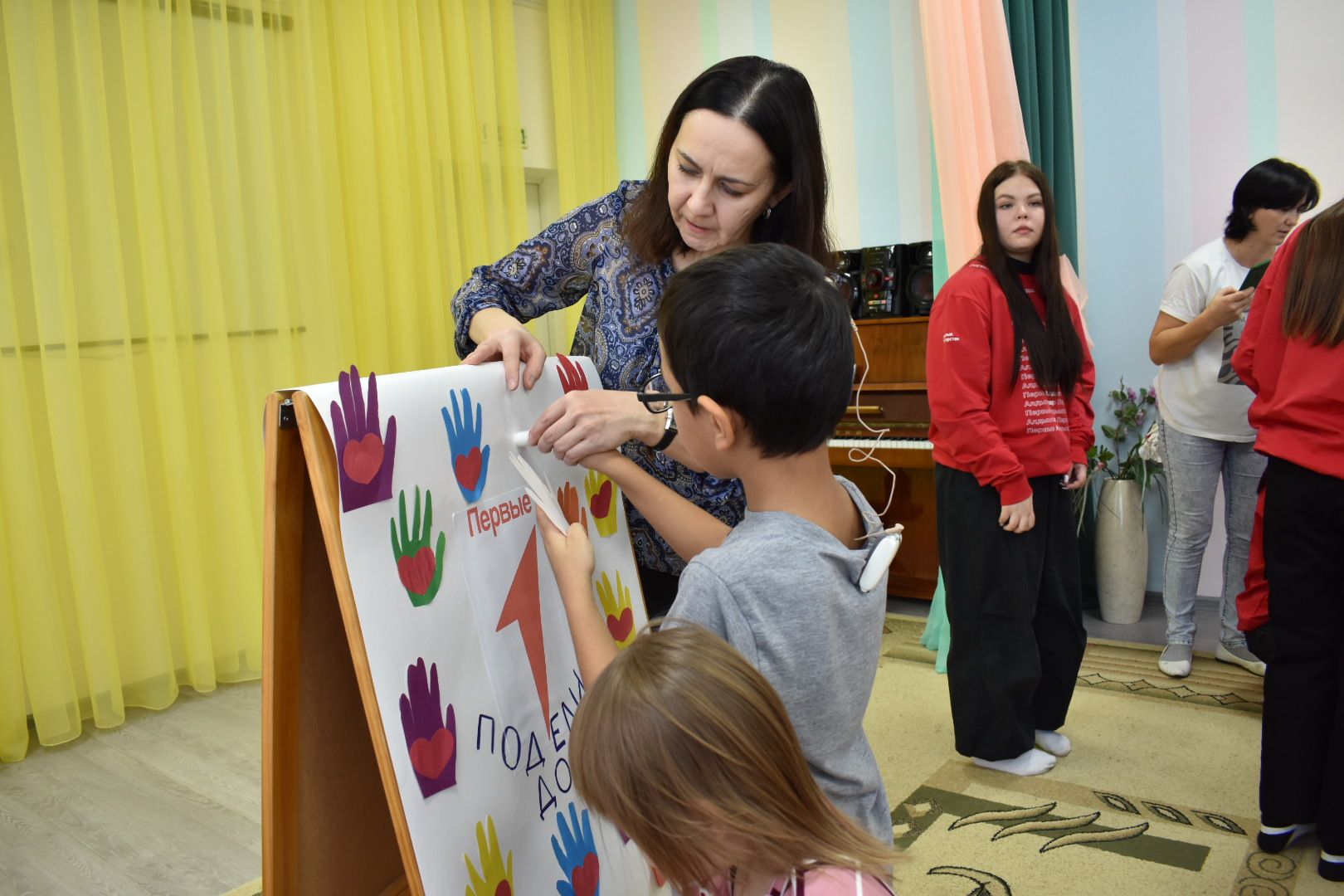 Участники местного отделения «Движения Первых» навестили воспитанников 24-го детского сада