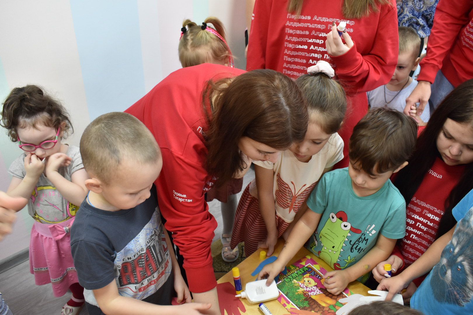 Участники местного отделения «Движения Первых» навестили воспитанников 24-го детского сада