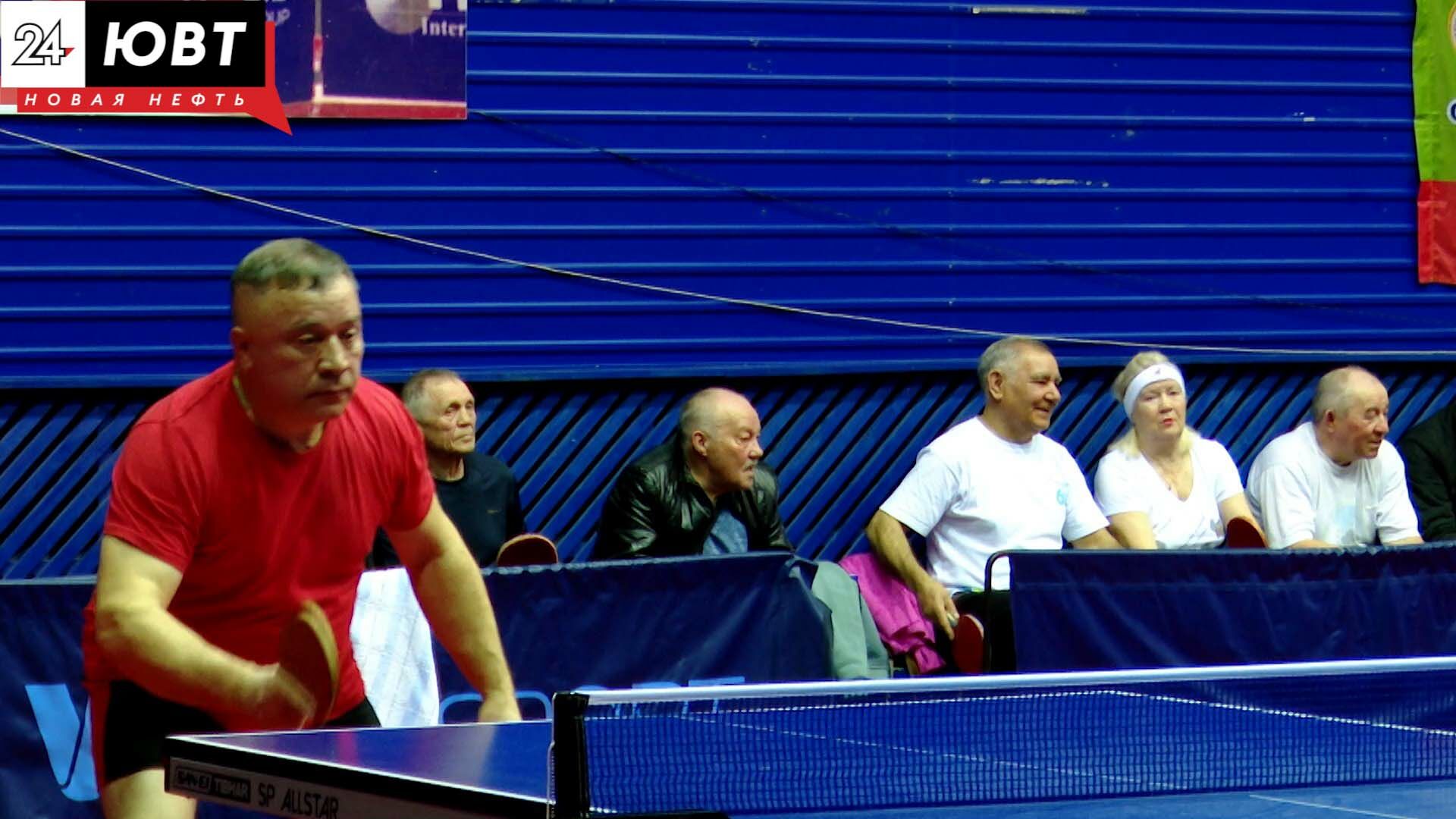 Альметьевские пенсионеры соревновались в настольном теннисе