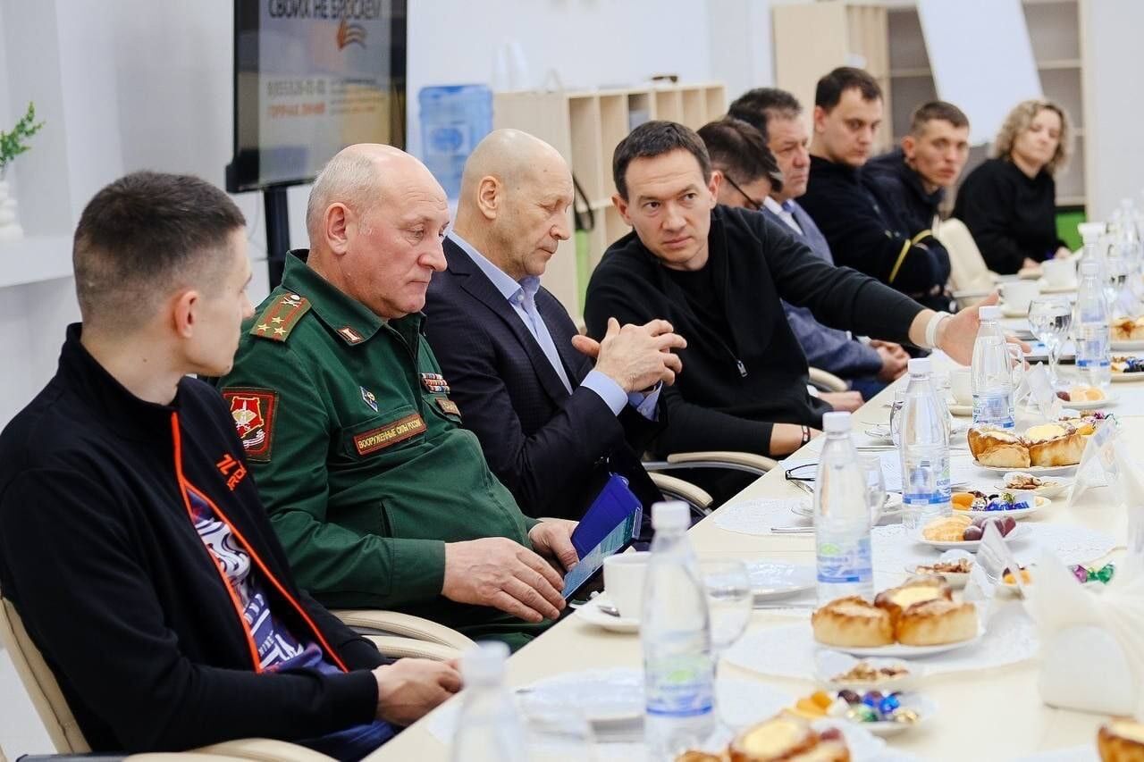 Глава Альметьевского района встретился с участниками спецоперации