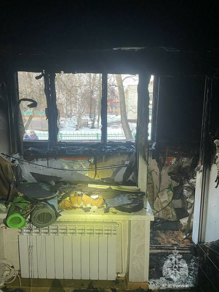 В Бугульме пожарные спасли пятерых человек из горящего дома