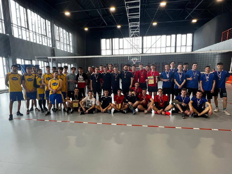 В Альметьевске состоялись соревнования по волейболу среди студентов