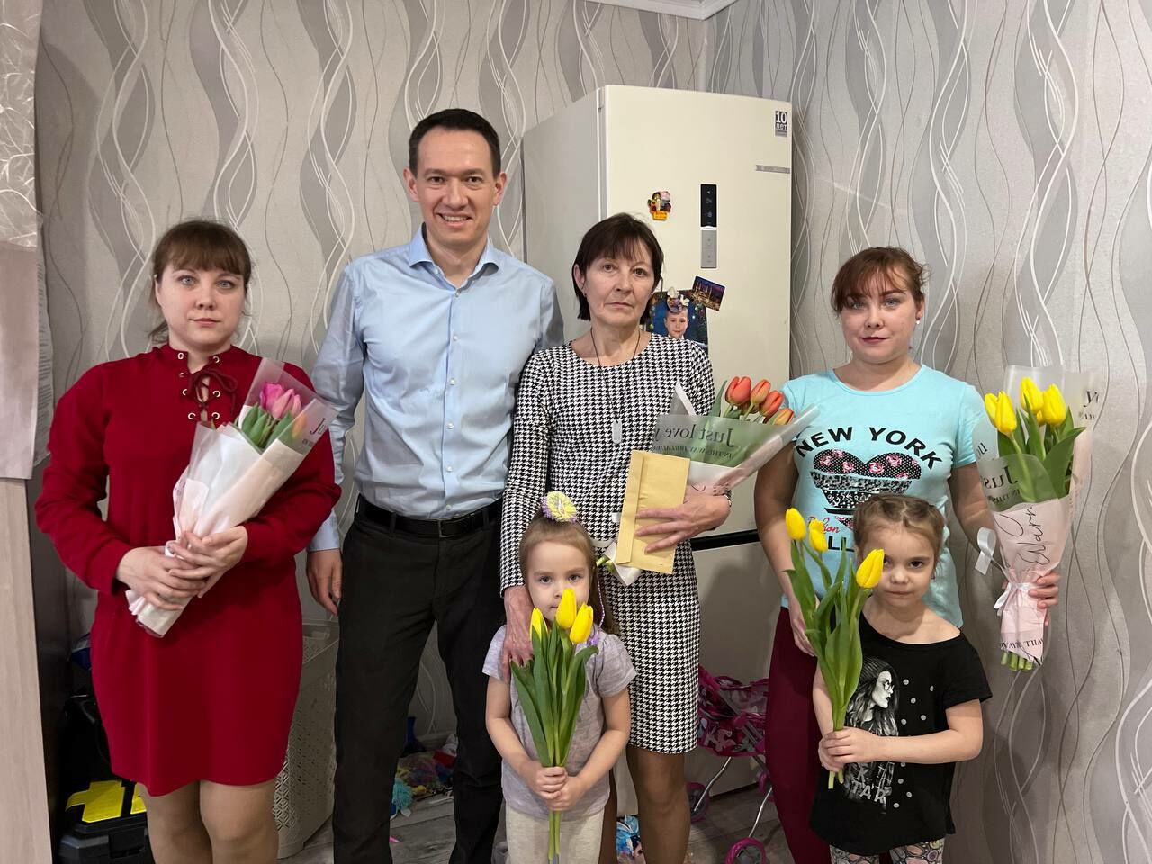 Глава Альметьевска Тимур Нагуманов поздравил жен и матерей военнослужащих