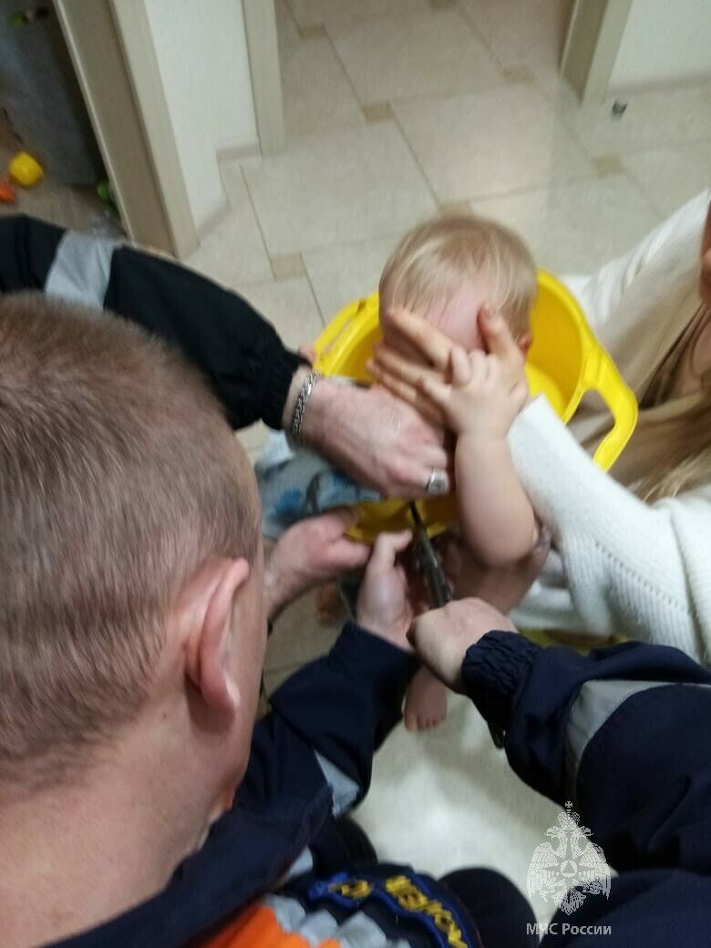 В Лениногорске помогли двухлетнему ребенку, который застрял головой в горшке