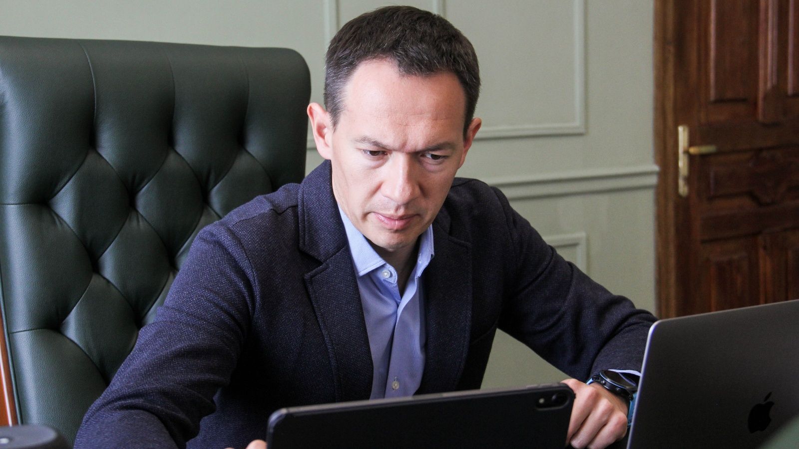 Әлмәт районы башлыгы янә мобилизацияләнгәннәр белән  очрашты