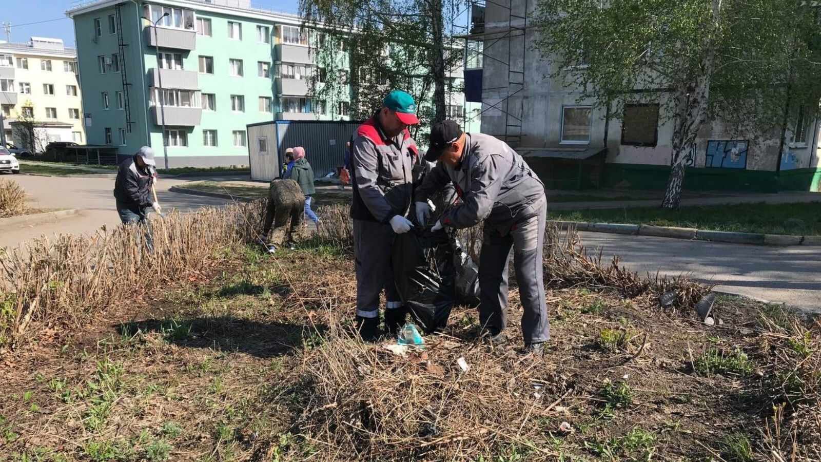 Жители Альметьевска присоединились к общереспубликанскому субботнику