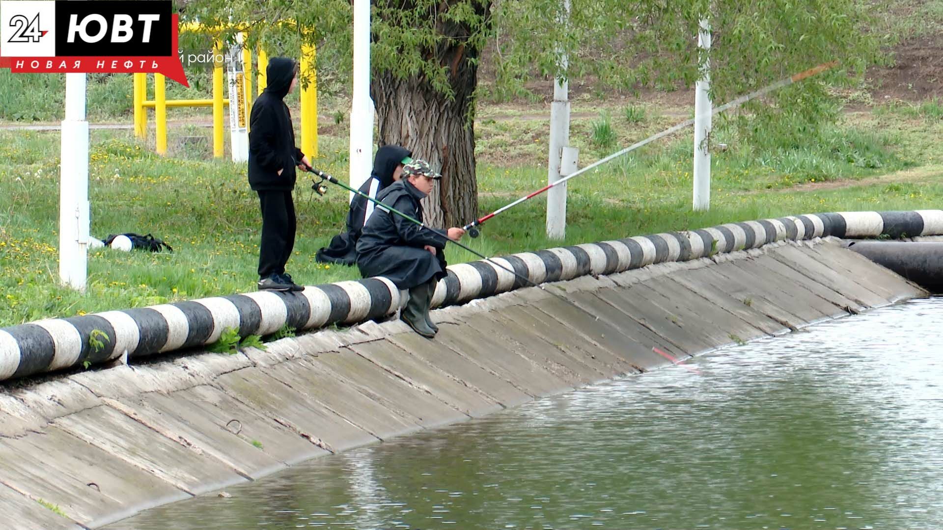 В Альметьевском районе прошли первые детские соревнования по ловле рыбы