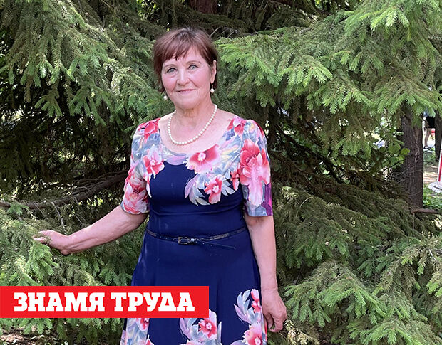 Волонтёр штаба «Ассоль» Нина Ивко начала плести двухсотую сеть в день своего 70-летия