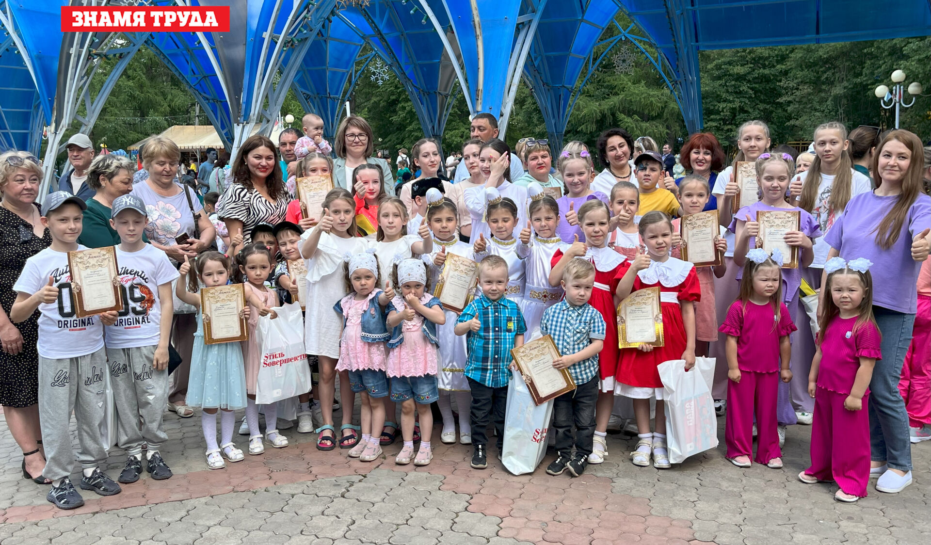 День защиты детей в Альметьевске отметили конкурсом близнецов