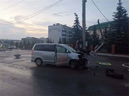 В Лениногорске 12-летний подросток угнал автомобиль и попал в ДТП