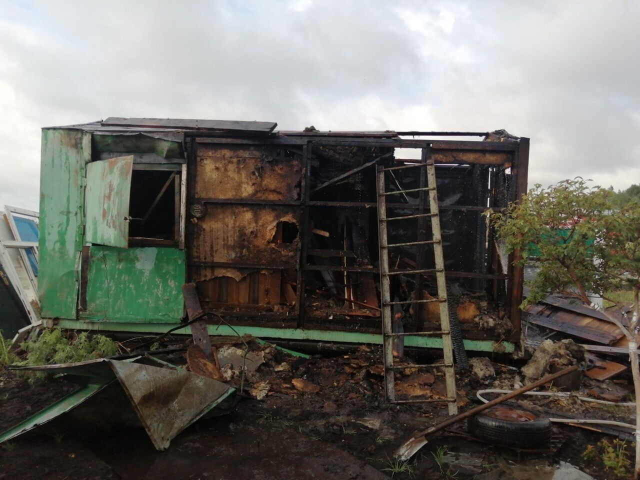 В Альметьевском районе сгорел частный вагончик