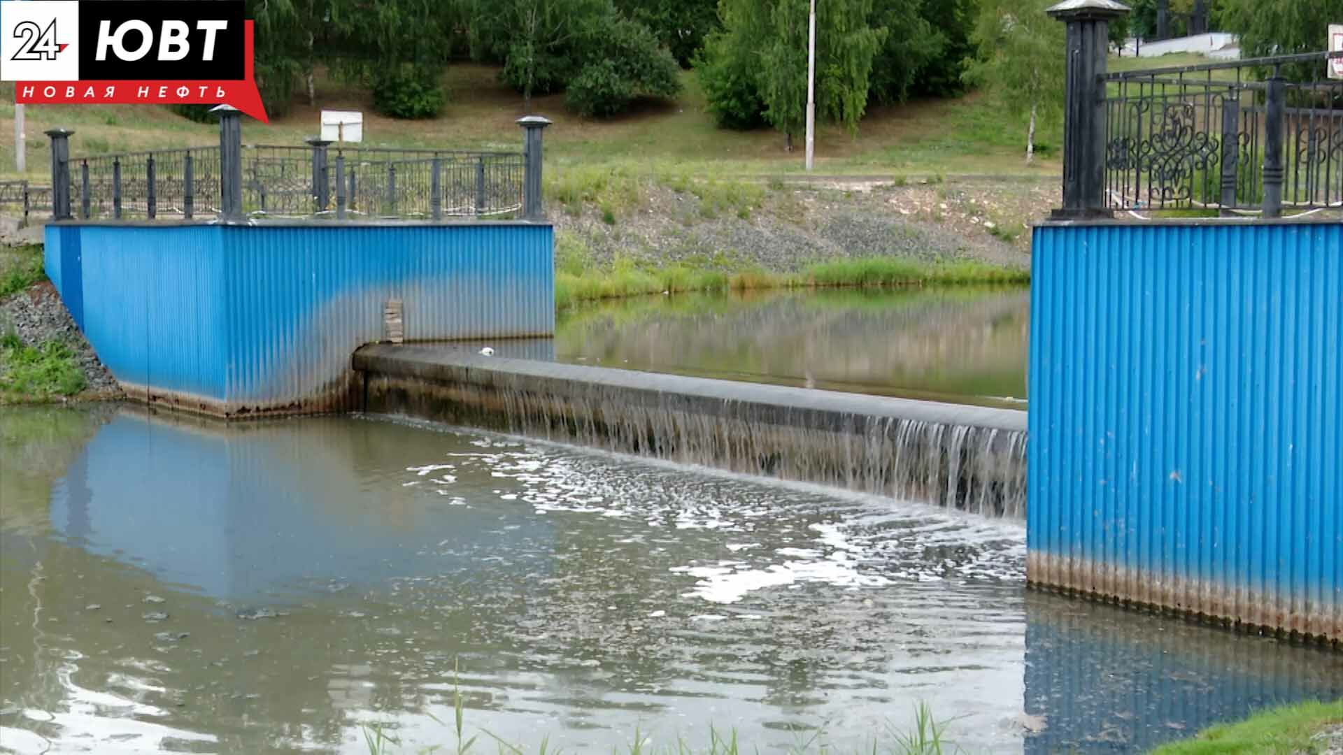 В Альметьевске побелела вода в водоемах на Каскаде прудов