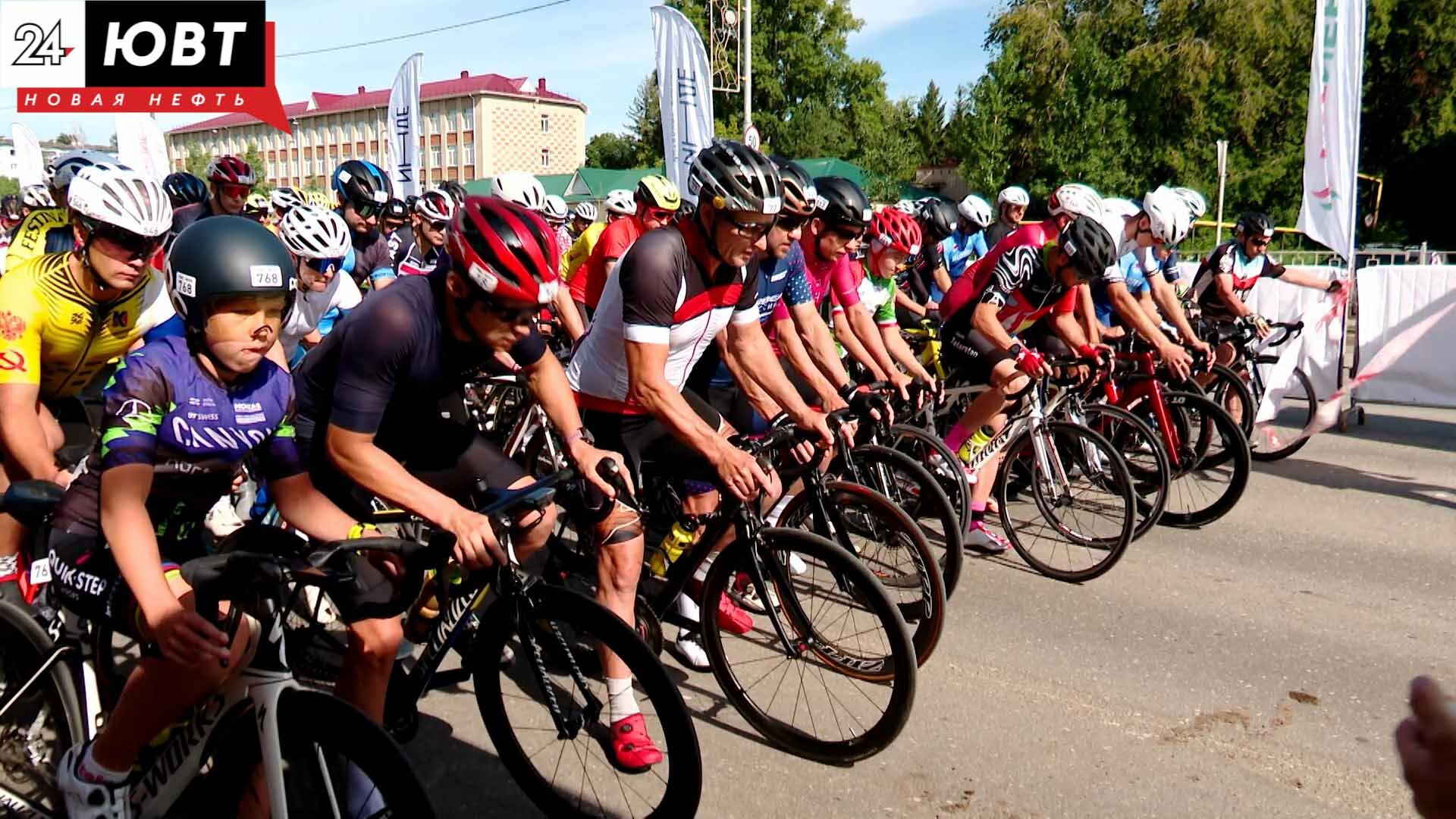 Более трехсот велосипедистов стали участниками гонки «Татнефть тур де Татарстан» в Альметьевске
