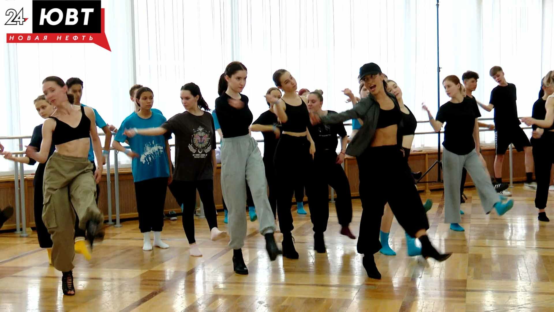 Солистка театра танца «Тодес» провела мастер-класс в Альметьевске
