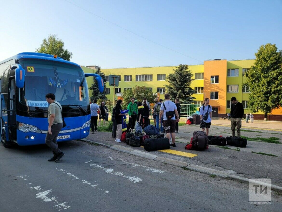 Лисичанские выпускники елабужской школы приехали на каникулы в родной город