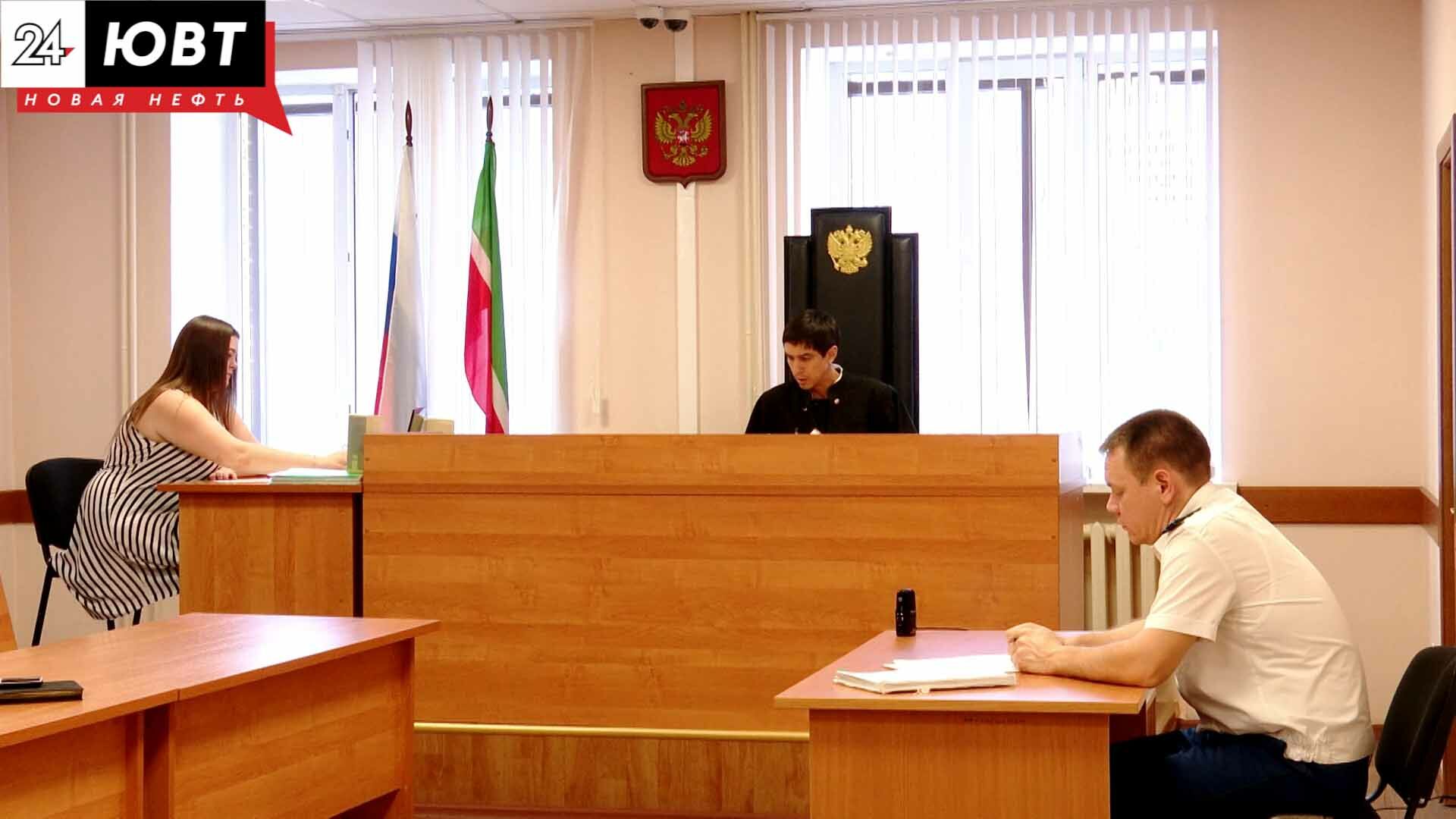 Альметьевского автоинспектора судят по делу о взятке