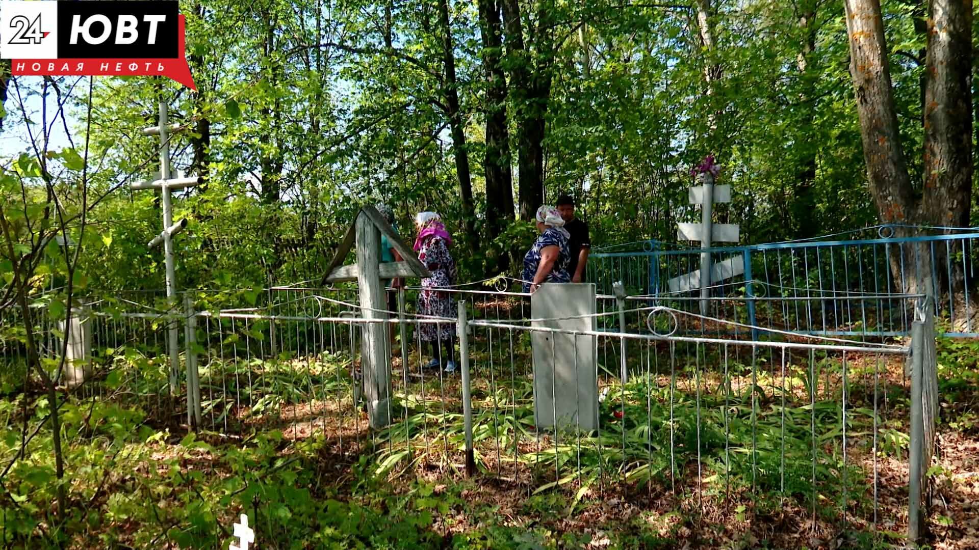 Боль души: в Татарстане жители исчезнувшей деревни просят восстановить ограду на кладбище