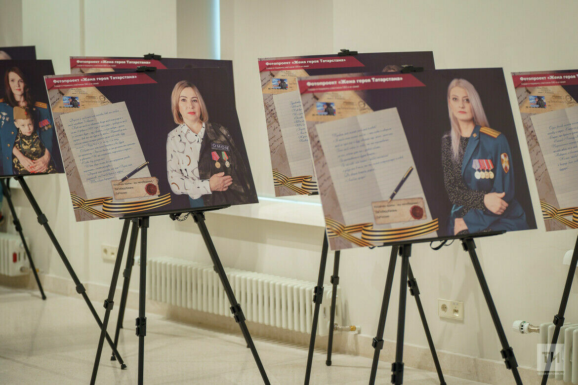 Сегодня в Альметьевске открылась фотовыставка «Жены Героев»