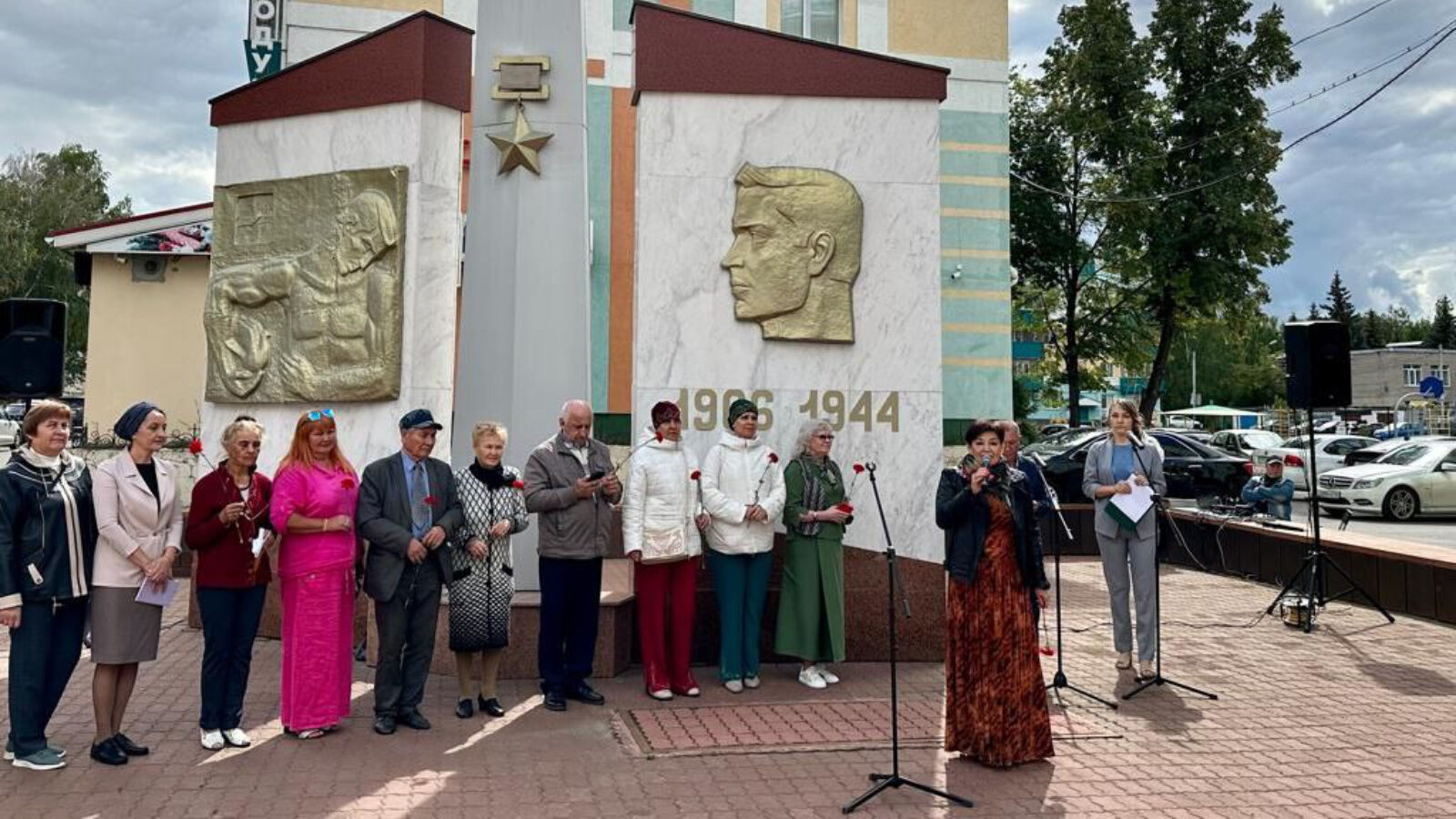 Альметьевцы почтили память поэта-героя Мусы Джалиля