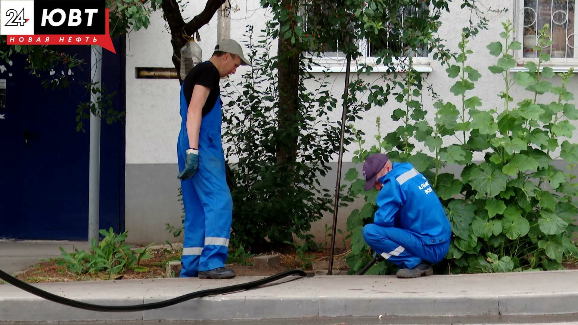 Жильцы одного из микрорайонов Альметьевска обратились к главе города с жалобой на работу систем канализации