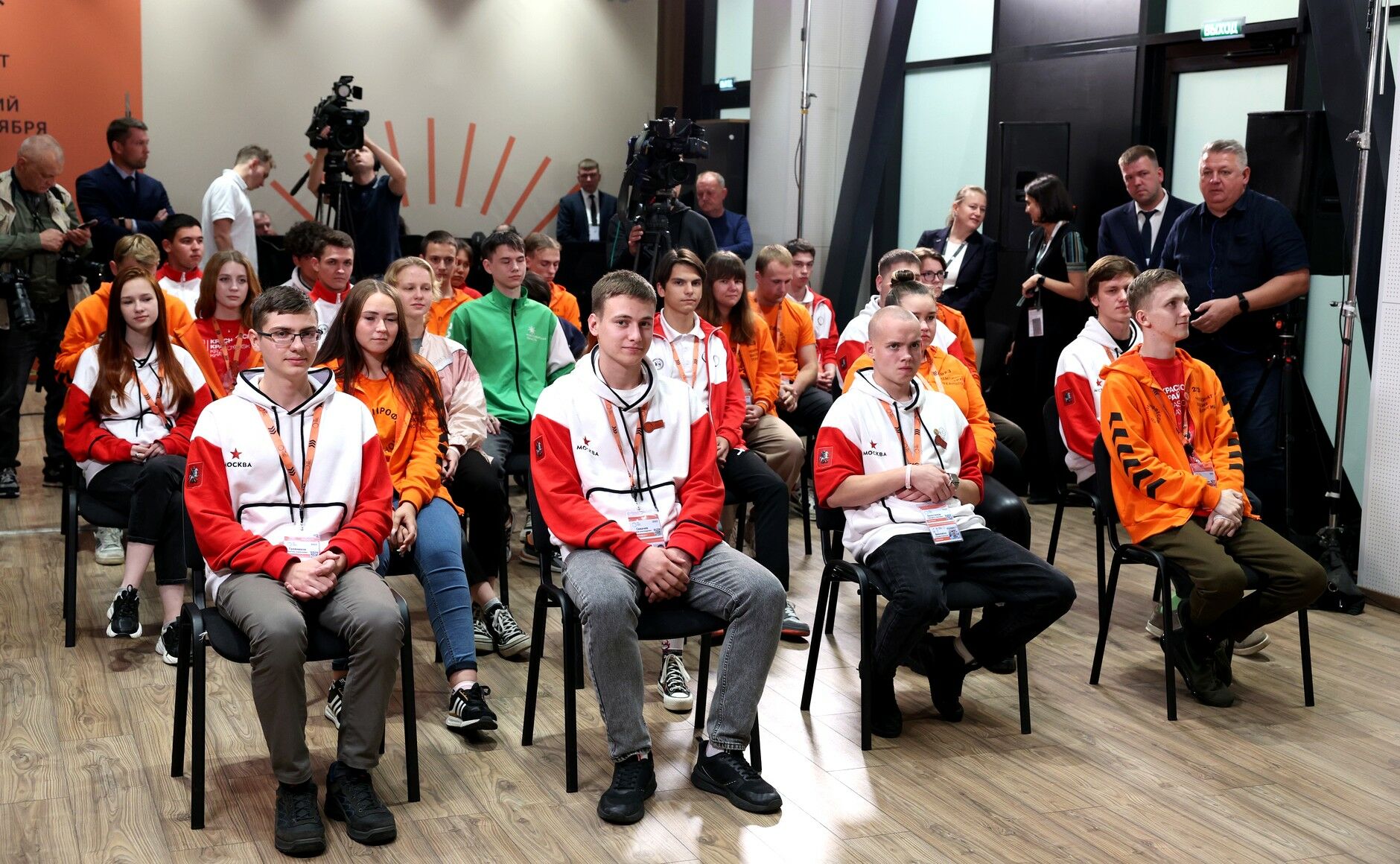 Члены татарстанской сборной Чемпионата высоких технологий встретились с Владимиром Путиным