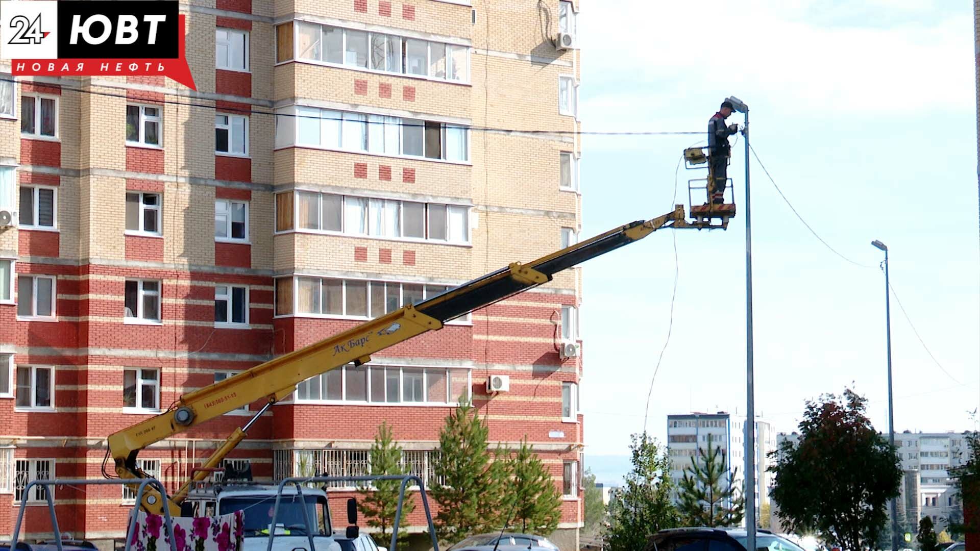 Из-за стройки в одном из дворов Альметьевска жители остались без освещения