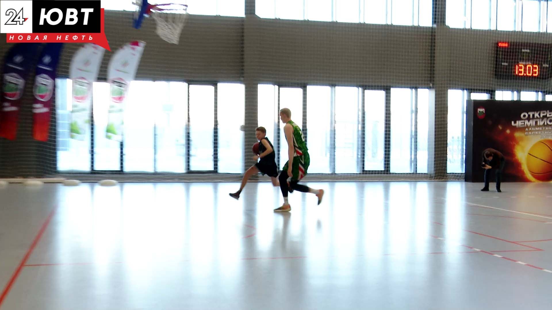 Альметьевские баскетболисты сыграли с игроками УНИКСа
