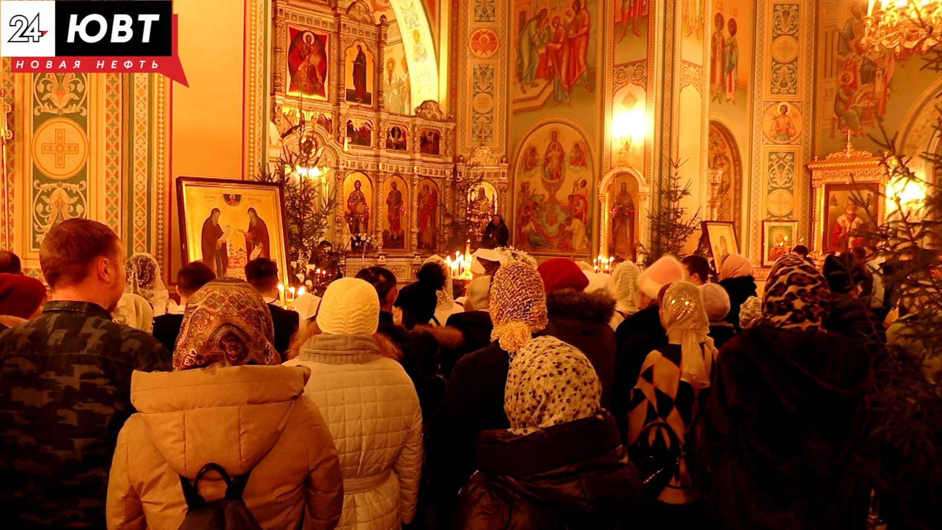 Около трех тысяч человек стали участниками рождественских торжеств в Альметьевске