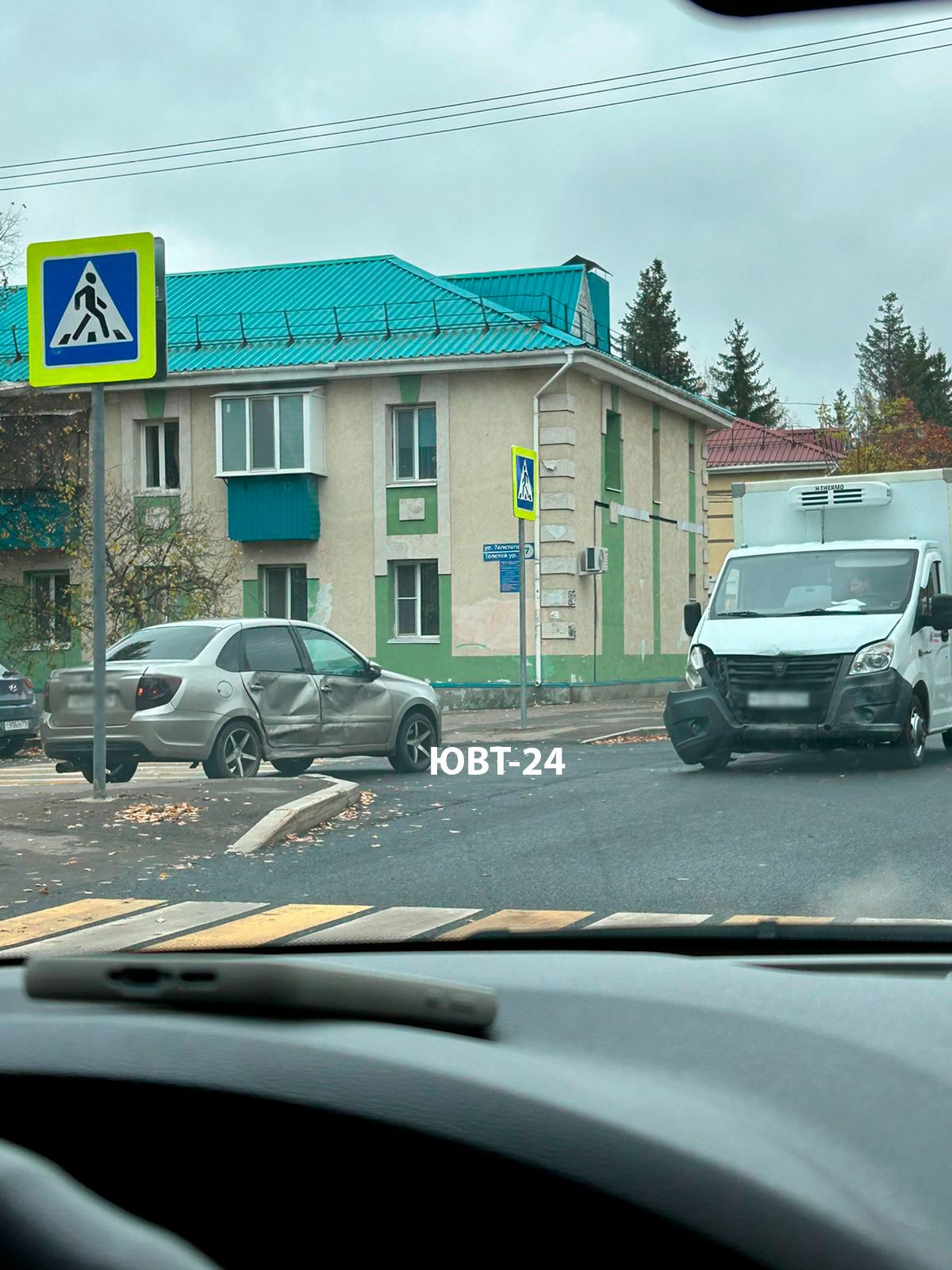 В Альметьевске столкнулись «ГАЗель» и легковушка