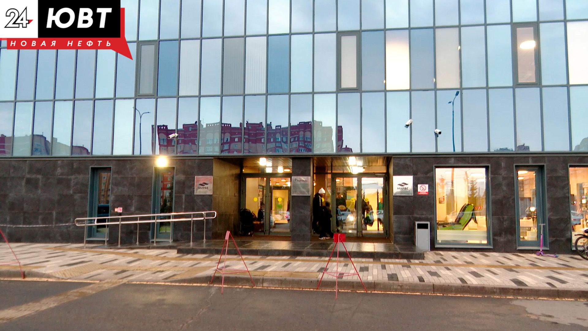 В Альметьевске в одном из спорткомплексов на двухлетнюю девочку упал стол