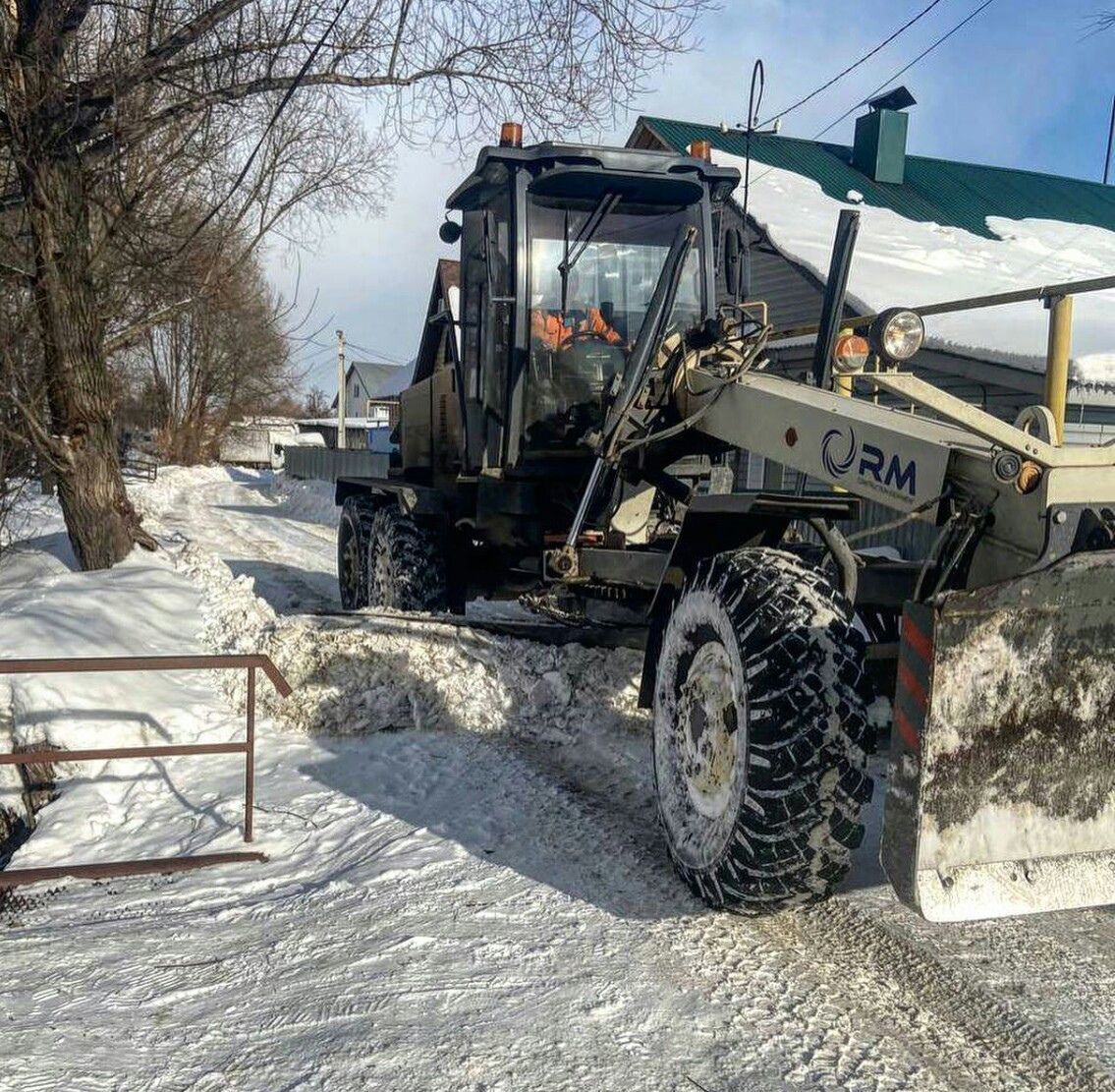 Әлмәтне кардан чистартырга 10 берәмлек техника чыкты