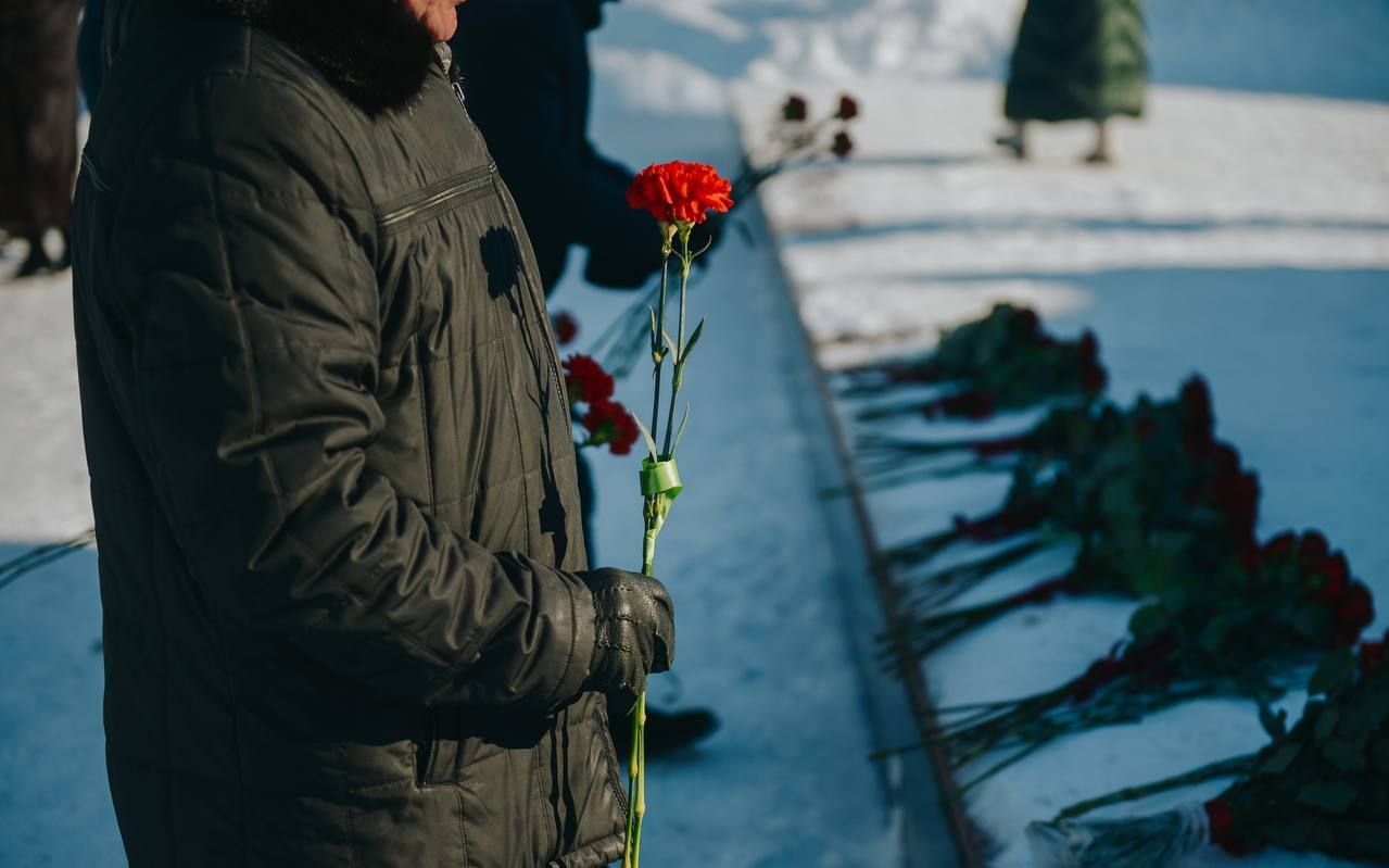 В День защитника Отечества в Альметьевске возложили цветы к Вечному огню