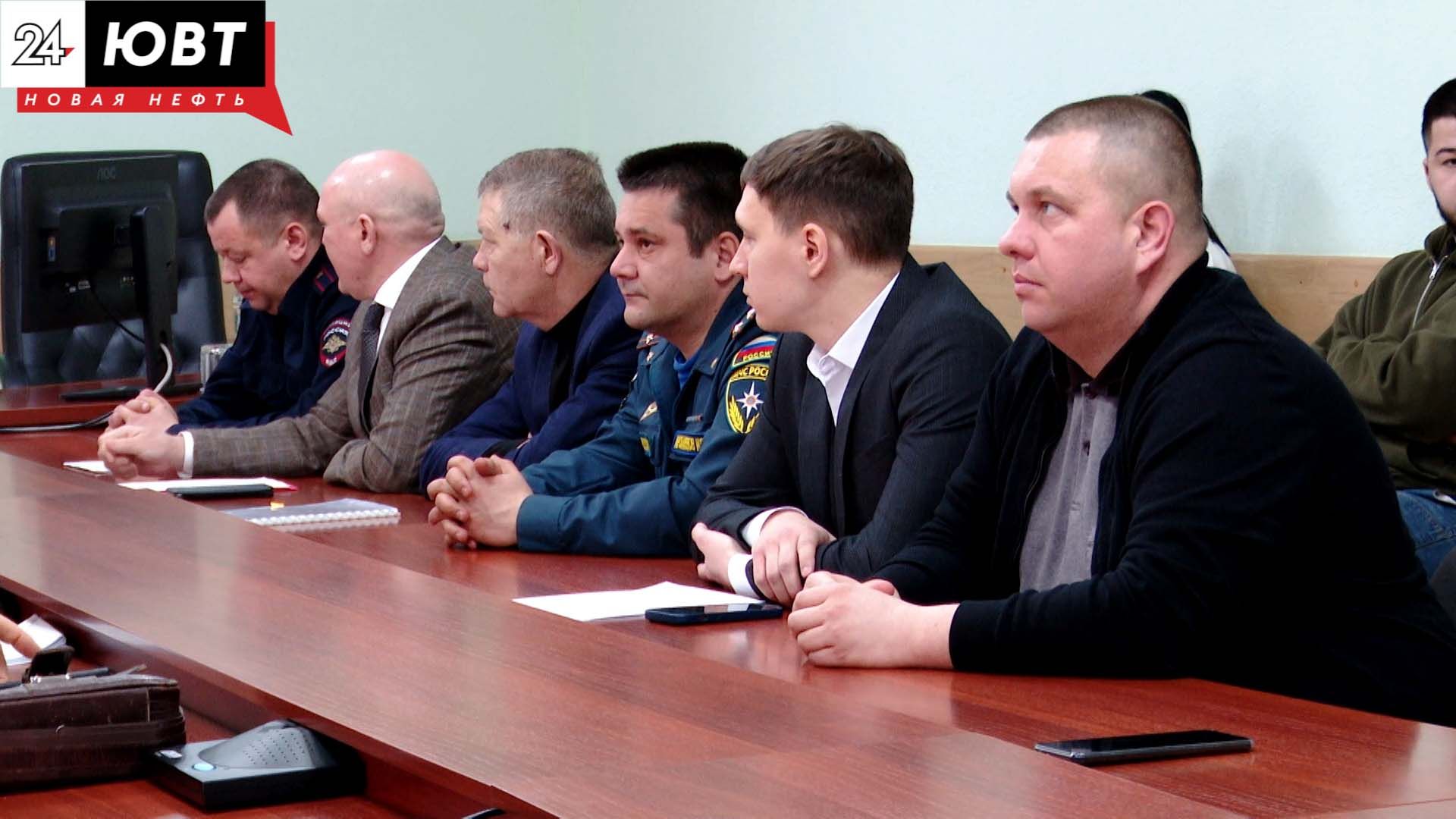 Состояние загородных дорог обсудили на совещании в Альметьевске