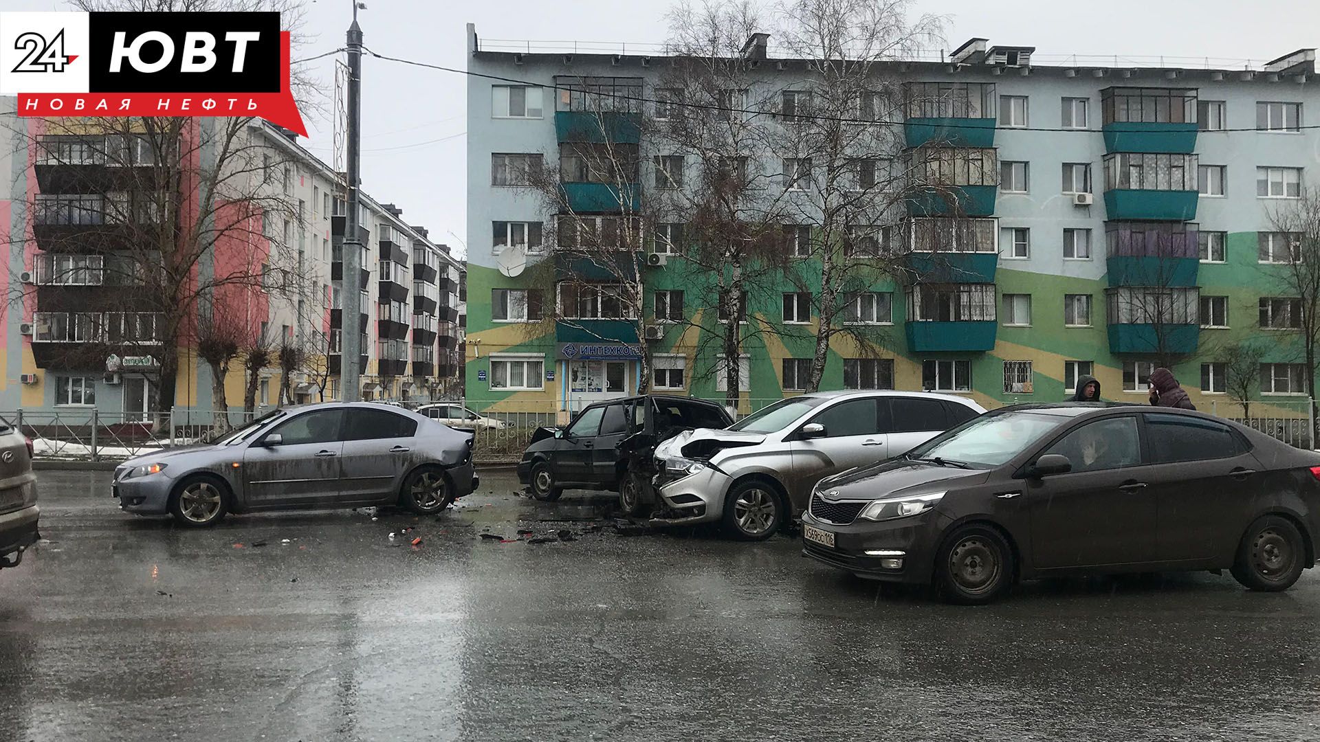 В Альметьевске произошло ДТП с участием трех машин