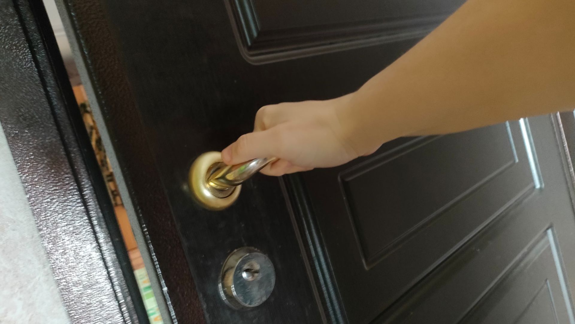 Из-за незапертых дверей пенсионеры в Лениногорске лишились денег