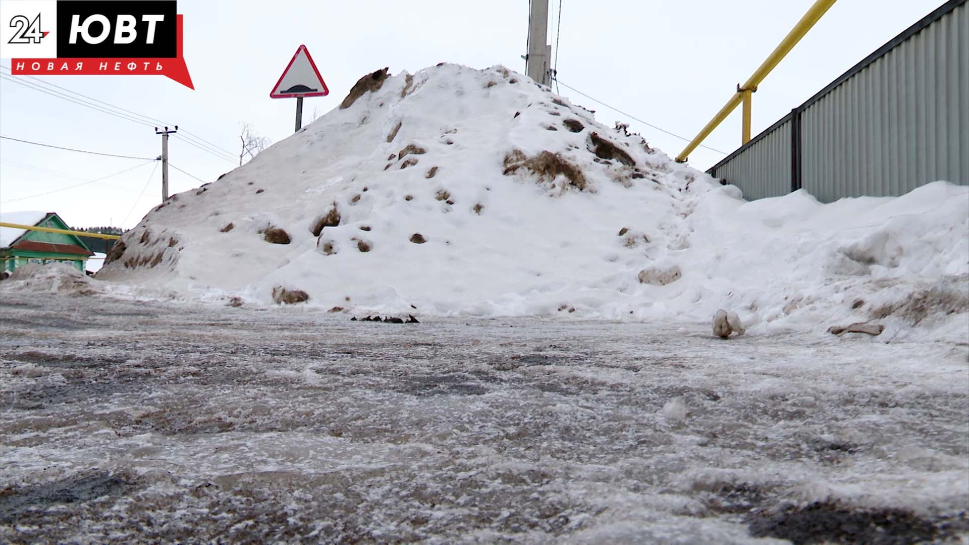 Снежная гора стала причиной конфликта между соседями в Альметьевске