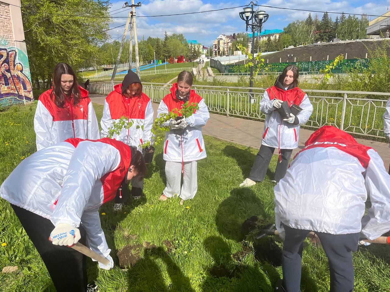 «Связь поколений»: на каскаде прудов в Альметьевске появился сад