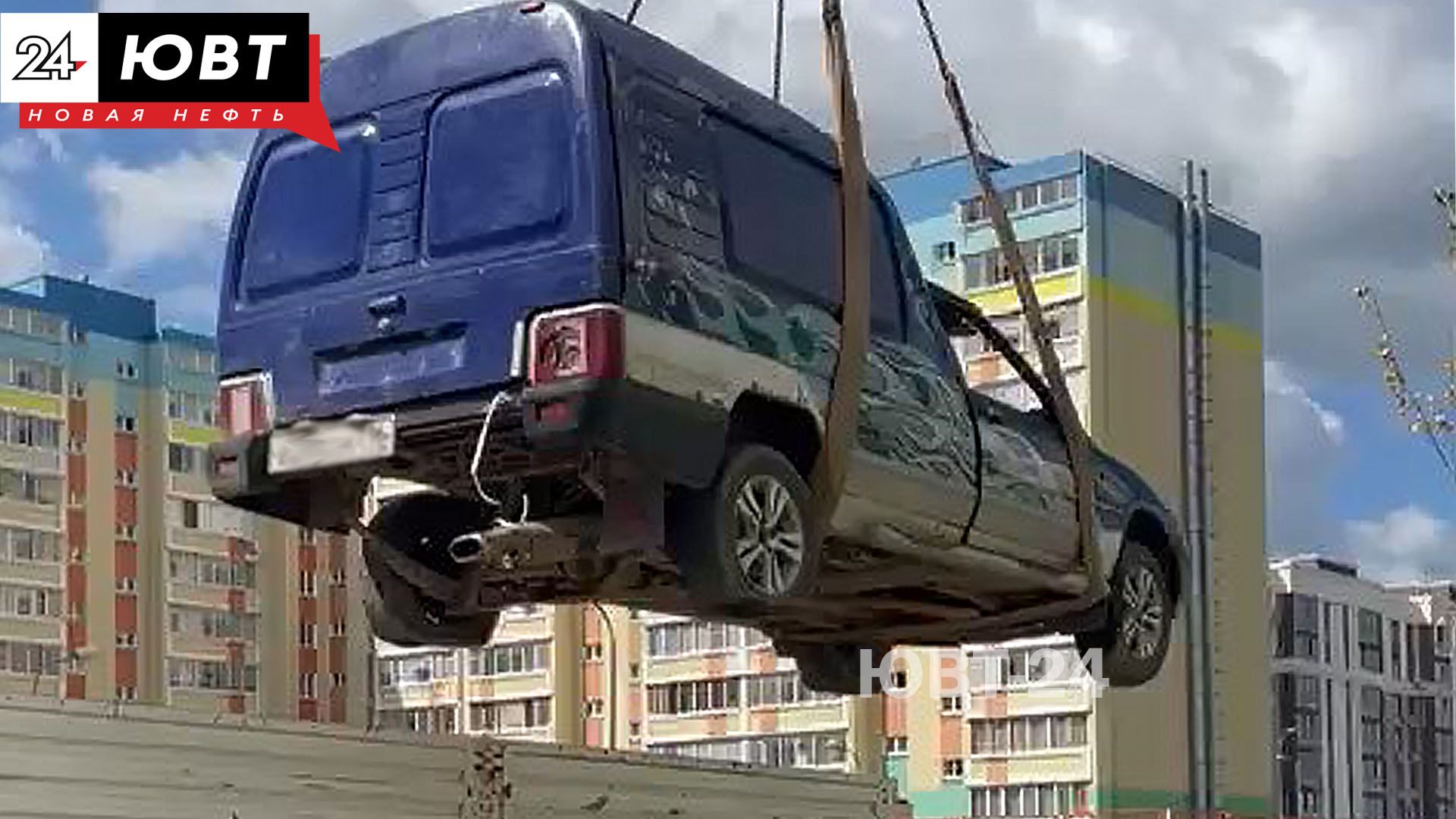 Со двора на улице Р. Галеева в Альметьевске эвакуировали авто