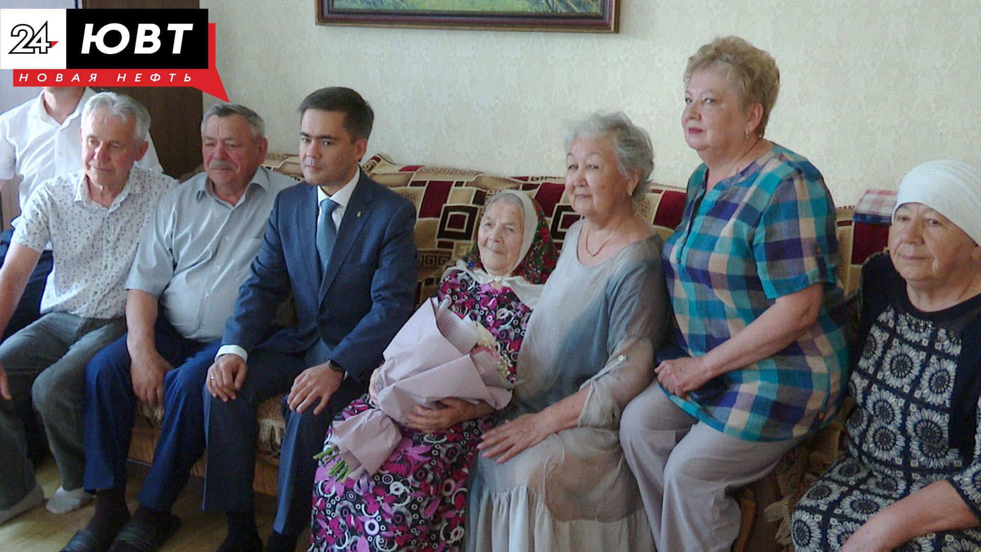 В 100 лет долгожительница из Альметьевска интересуется политикой и читает намаз