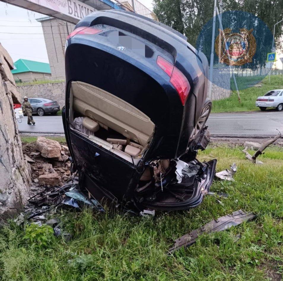 В Лениногорске, въехав в опору моста, погиб водитель