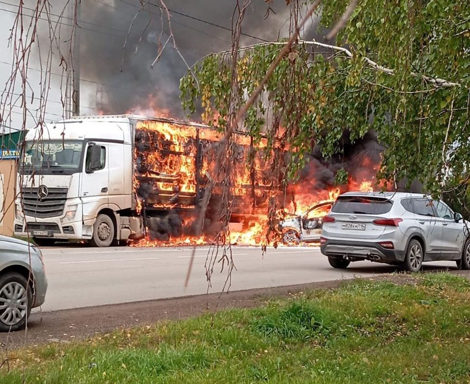 Очевидцы ДТП: В одной из машин, столкнувшихся в Альметьевском районе, было газовое оборудование