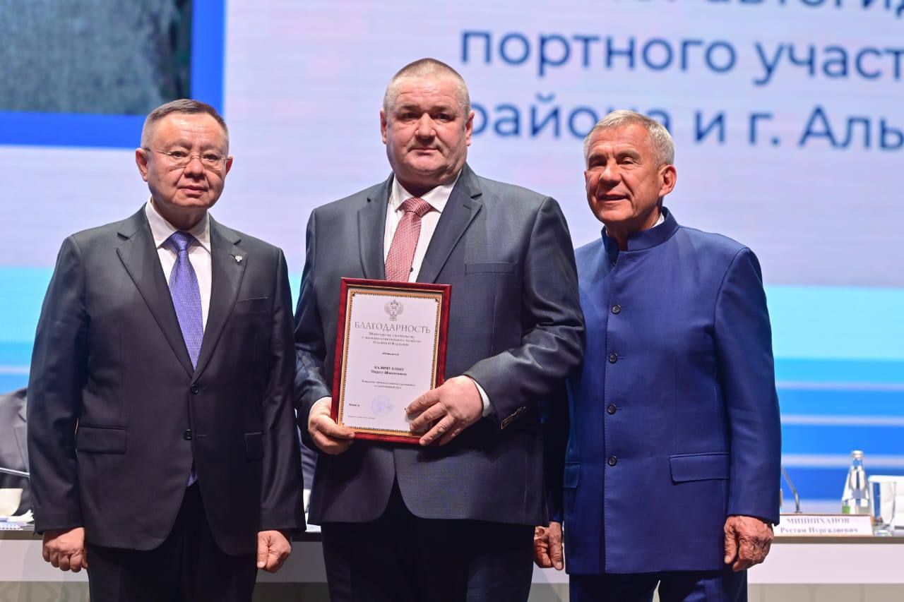 Машиниста из Альметьевска наградил Рустам Минниханов