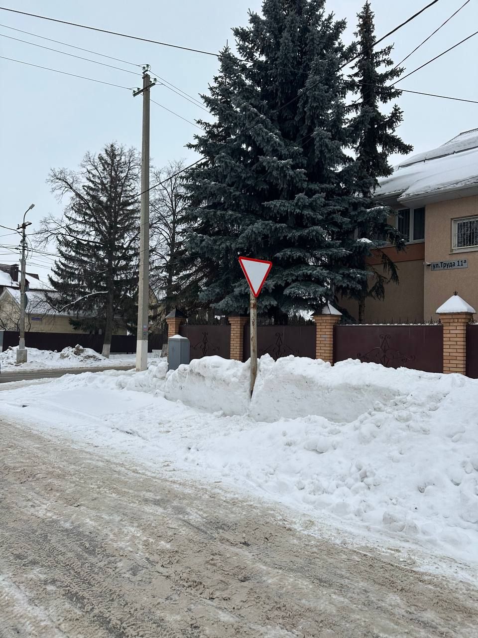 В Альметьевске поменяли дорожные знаки на нескольких улицах