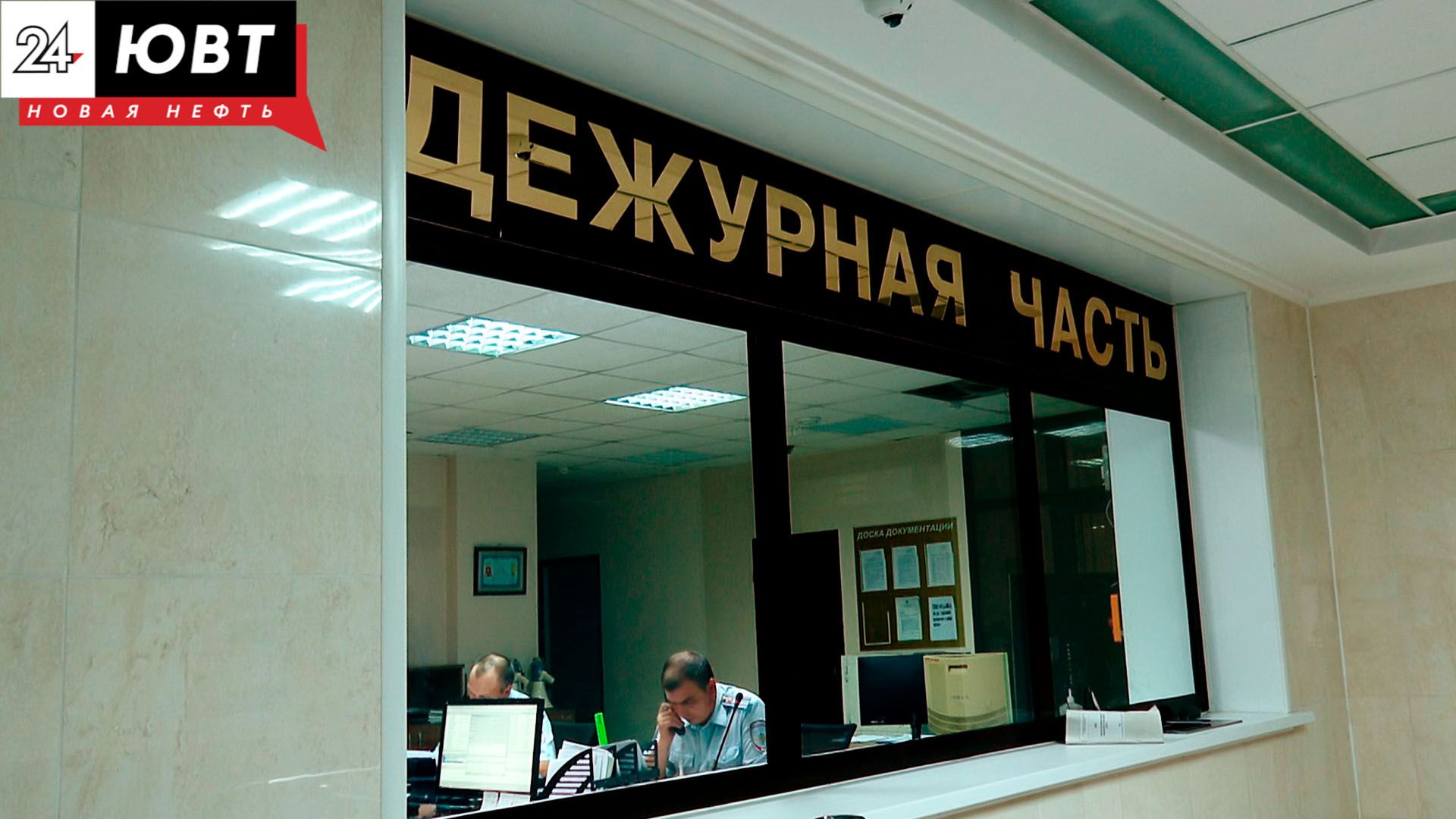 В Альметьевске неизвестный похитил из квартиры банку соленых огурцов