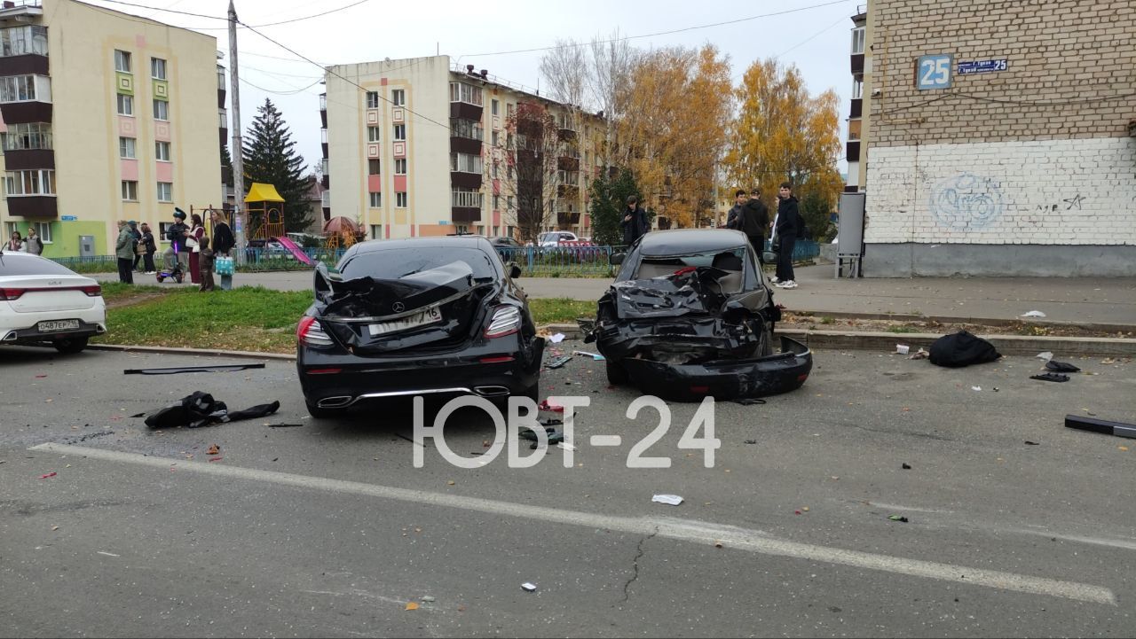 Машину несколько раз перевернуло на дороге в Альметьевске
