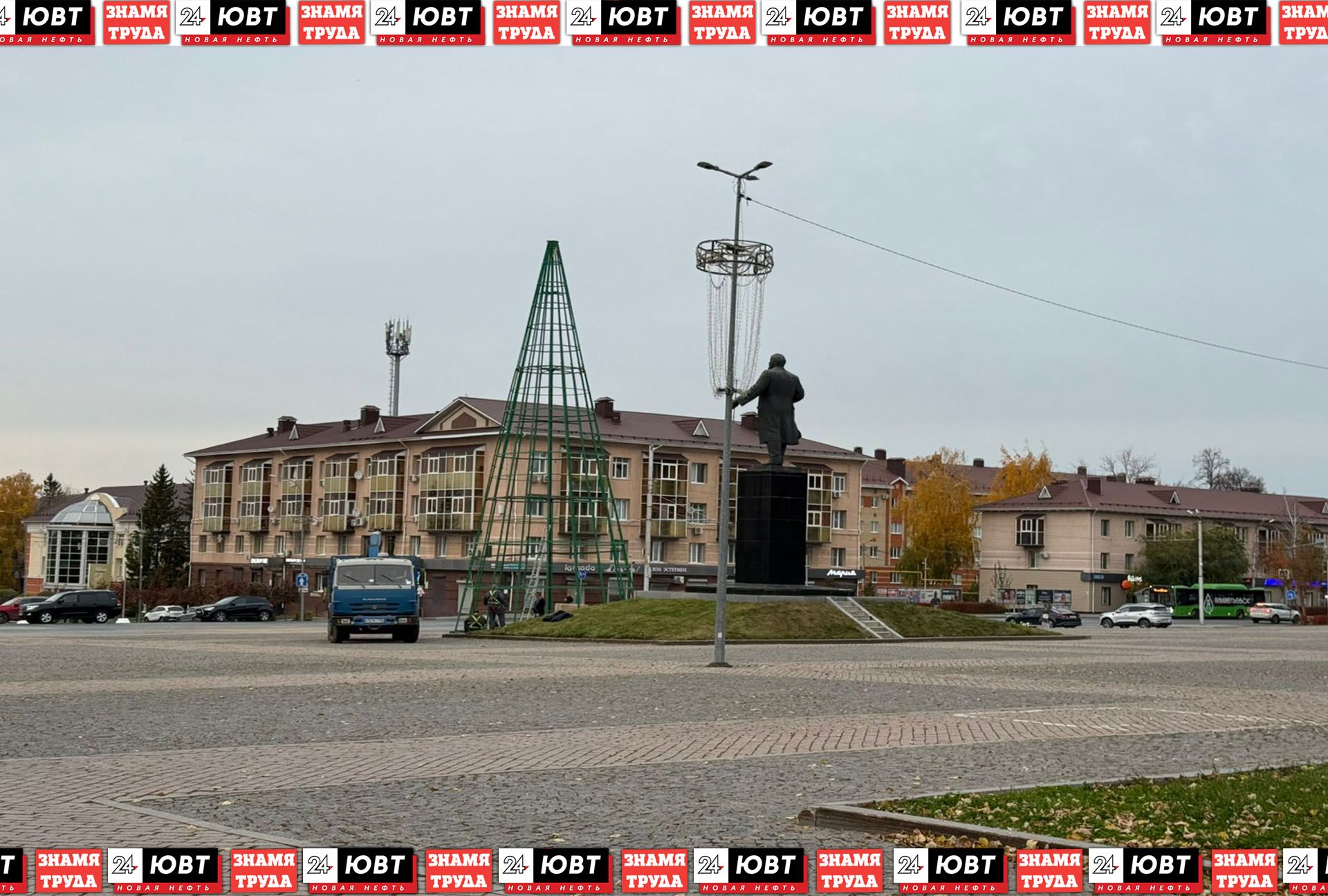 В Альметьевске начался монтаж елки на улице Ленина